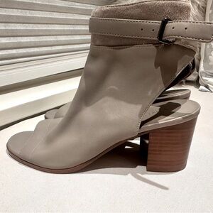 Vince Jane-B, Woodsmoke LE Heeled Open Toe Bootie, gray leather, size 7.5.